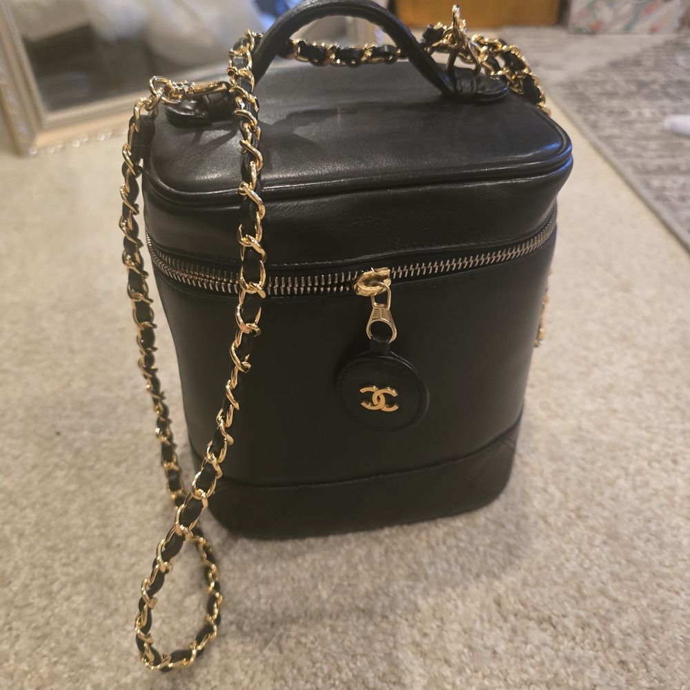 CHANEL Chain Bag